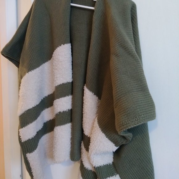Poncho. Universal thread. Never been worn. OSFM - Picture 2 of 3